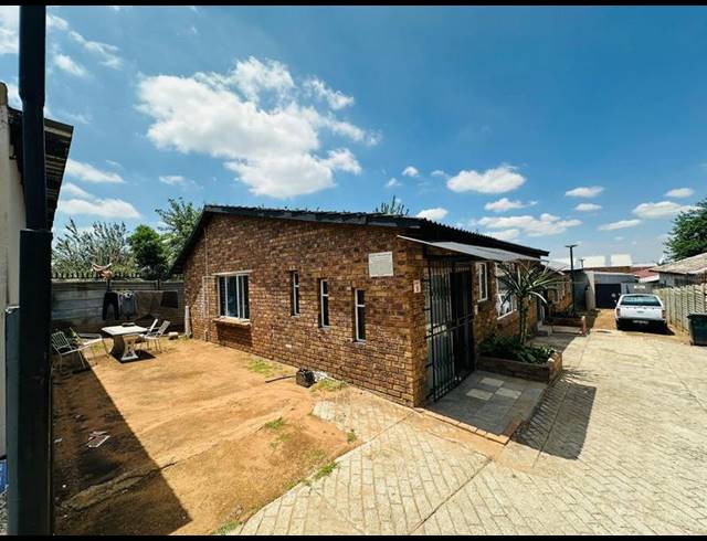 30 BEDROOM HOUSE FOR SALE IN ELSBURG